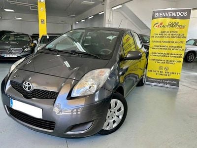 Usado Toyota Yaris Live 69 CV (50 kW) 2011 Gris / plata Utilitario