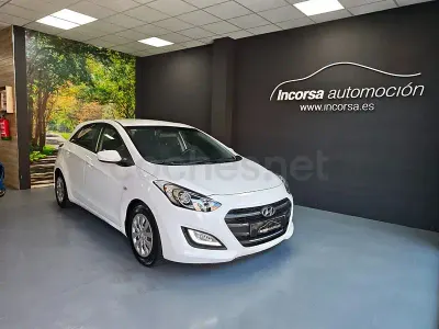 Usado Hyundai i30 90 CV (66 kW) 2015 Blanco Berlina