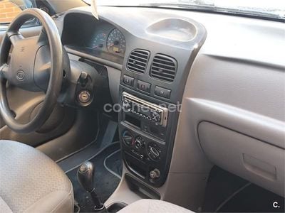Usado Kia Rio 75 CV (55 kW) 2001 Gris / plata Berlina