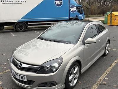 Usado Opel Astra GTC Sport 120 CV (88 kW) 2007 Amarillo Berlina