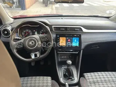 Usado MG ZS Comfort 106 CV (77 kW) 2025 Rojo SUV