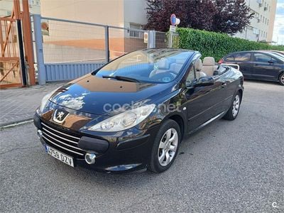 Usado Peugeot 307 CC 110 CV (80 kW) 2006 Negro Descapotable