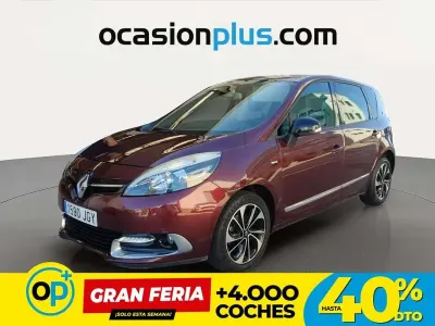 Usado Renault Scenic E-Tech Bose Edition 110 CV (80 kW) 2015 Rojo Monovolumen