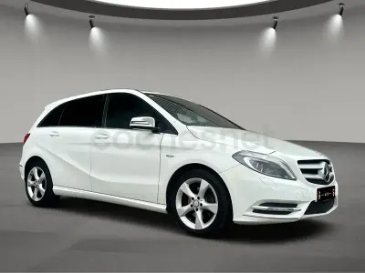 Usado Mercedes B180 109 CV (80 kW) 2012 Blanco Monovolumen