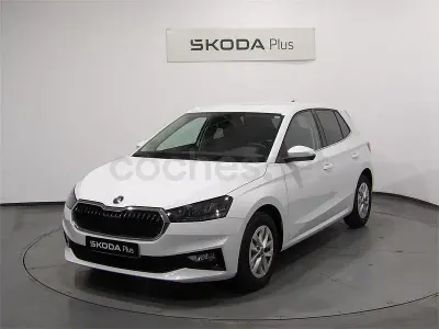 Usado Skoda Fabia Selection 95 CV (69 kW) 2025 Blanco Utilitario