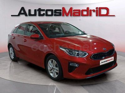 Usado Kia Ceed 120 CV (88 kW) 2021 Granate Utilitario