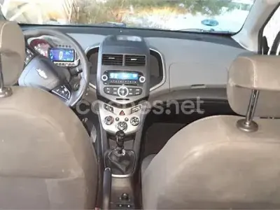 Usado Chevrolet Aveo LTZ 100 CV (73 kW) 2013 Blanco Berlina