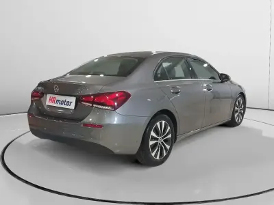 Usado Mercedes A180 116 HP (85 kW) 2022 Cinzento Sedan