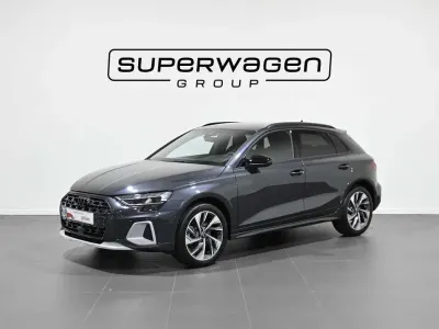 Usado Audi A3 Ambiente 204 CV (150 kW) 2025 Gris / plata Berlina