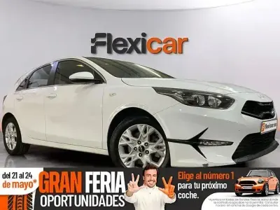 Usado Kia Ceed 136 CV (100 kW) 2023 Blanco Utilitario