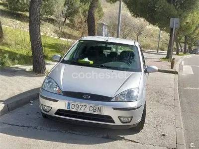 Usado Ford Focus Trend 115 CV (84 kW) 2002 Gris / plata Berlina