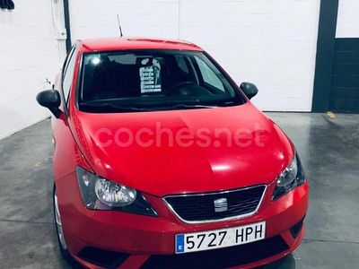 Usado Seat Ibiza Reference 90 CV (66 kW) 2013 Rojo Berlina