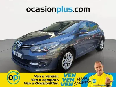 Usado Renault Mégane LIMITED 115 CV (84 kW) 2015 Gris / plata Berlina