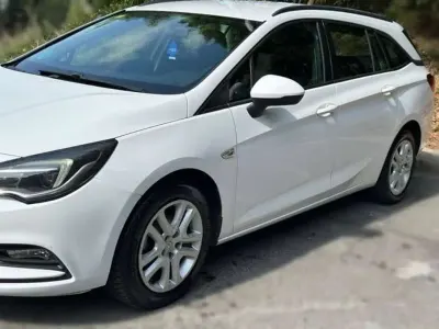 Usado Opel Astra Selective 110 CV (80 kW) 2016 Blanco Familiar