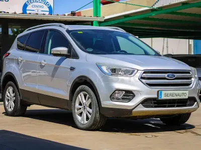 Usado Ford Kuga Trend 120 CV (88 kW) 2018 Gris / plata SUV