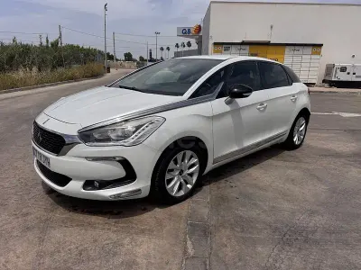 Usado DS Automobiles DS5 Design 120 CV (88 kW) 2017 Blanco Utilitario