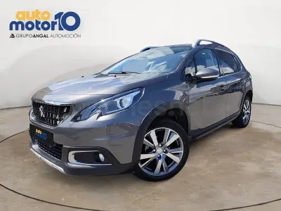 Usado Peugeot 2008 Allure 100 CV (73 kW) 2017 Gris / plata SUV