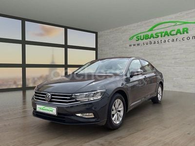 Usado VW Passat Business 150 CV (110 kW) 2020 Gris / plata Berlina