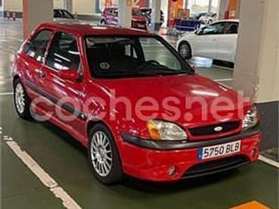 Rojo Usado 2001 Ford Fiesta Sport Berlina | 2400 €