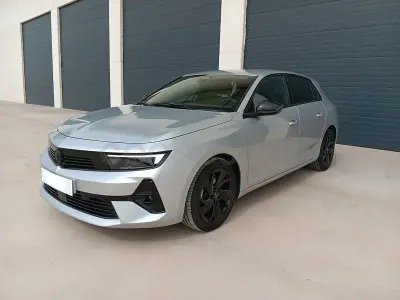 Usado Opel Astra 130 CV (95 kW) 2023 Gris / plata Utilitario