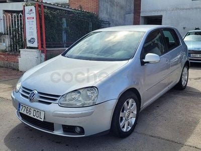 Usado VW Golf IV Trendline 105 CV (77 kW) 2005 Gris / plata Berlina