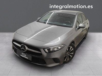 Usado Mercedes A180 115 CV (84 kW) 2020 Gris Utilitario