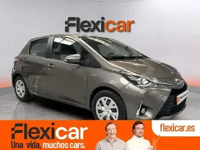 Usado Toyota Yaris Active 100 CV (73 kW) 2020 Gris