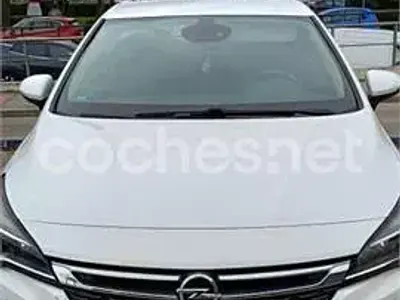 Usado Opel Astra Selective 110 CV (80 kW) 2019 Blanco Berlina