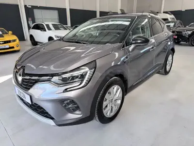 Usado Renault Captur Zen 160 CV (117 kW) 2022 Gris / plata SUV