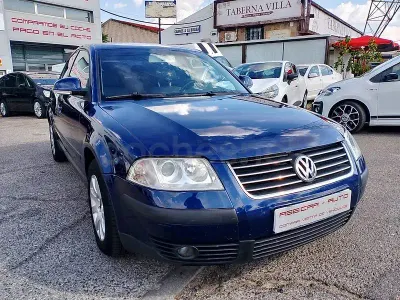 Usado VW Passat Edition 100 CV (73 kW) 2004 Azul Berlina