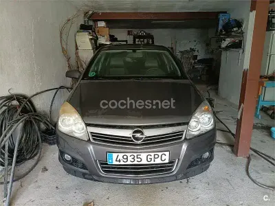 Usado Opel Astra Enjoy 115 CV (84 kW) 2009 Negro Berlina