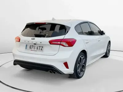 Używany Ford Focus ST-Line 125 KM (91 kW) 2019 Biały Sedan/Limuzyna