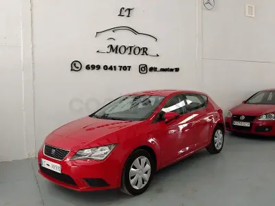 Usado Seat Leon Reference 105 CV (77 kW) 2013 Rojo Berlina