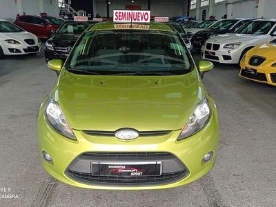 Usado Ford Fiesta Ambiente 68 CV (50 kW) 2008 Verde Utilitario