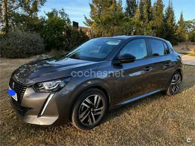 Używany Peugeot 208 Style 100 KM (73 kW) 2022 Czarny Hatchback