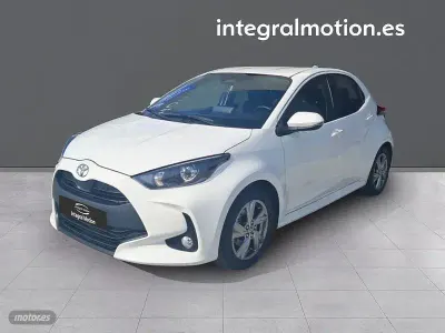 Usado Toyota Yaris Hybrid Active 115 CV (84 kW) 2025 Blanco Berlina