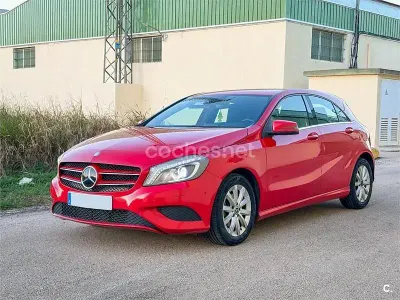 Usado Mercedes A180 Style 109 CV (80 kW) 2013 Rojo Utilitario