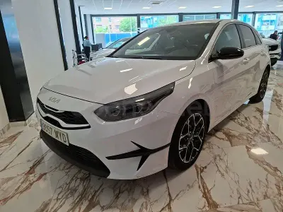 Usado Kia Ceed Style 100 CV (73 kW) 2025 Blanco Utilitario