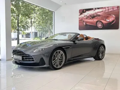 Usado Aston Martin DB12 680 CV (500 kW) 2025 Gris Coupe
