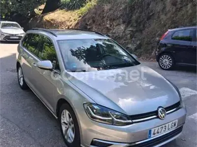 Usado VW Golf VII Business 115 CV (84 kW) 2020 Gris / plata Familiar