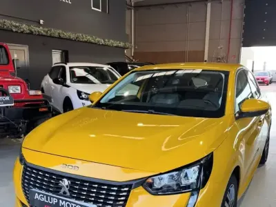 Begagnad Peugeot 208 Allure 100 HK (73 kW) 2021 Gul Halvkombi