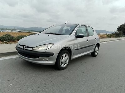 Usado Peugeot 206 70 CV (51 kW) 2002 Gris / plata Berlina
