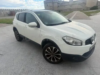 Usado Nissan Qashqai Tekna 110 HP (80 kW) 2011 Branco SUV
