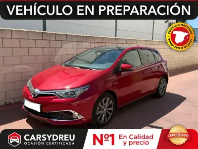 Usado Toyota Auris 136 CV (100 kW) 2016 Rojo Berlina