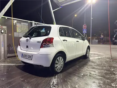 Usado Toyota Yaris 69 CV (50 kW) 2009 Blanco Utilitario