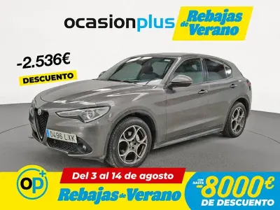 Usado Alfa Romeo Stelvio Sprint 190 CV (139 kW) 2022 Gris / plata SUV