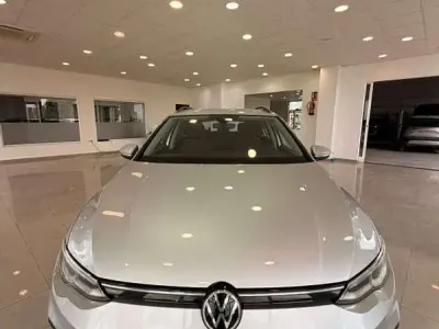 Begagnad VW Golf VIII Life 116 HK (85 kW) 2021 Grå Halvkombi