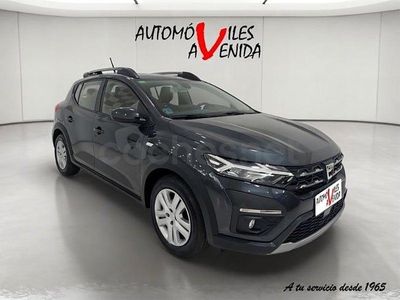 Usado Dacia Sandero Comfort 101 CV (74 kW) 2022 Gris / plata Berlina