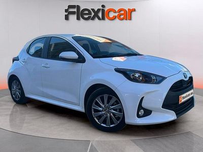 Usado Toyota Yaris Hybrid Active 116 CV (85 kW) 2023 Blanco Utilitario