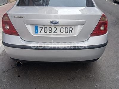 Gris / plata Usado 2003 Ford Mondeo Ghia Berlina | 1800 € (Precio justo)